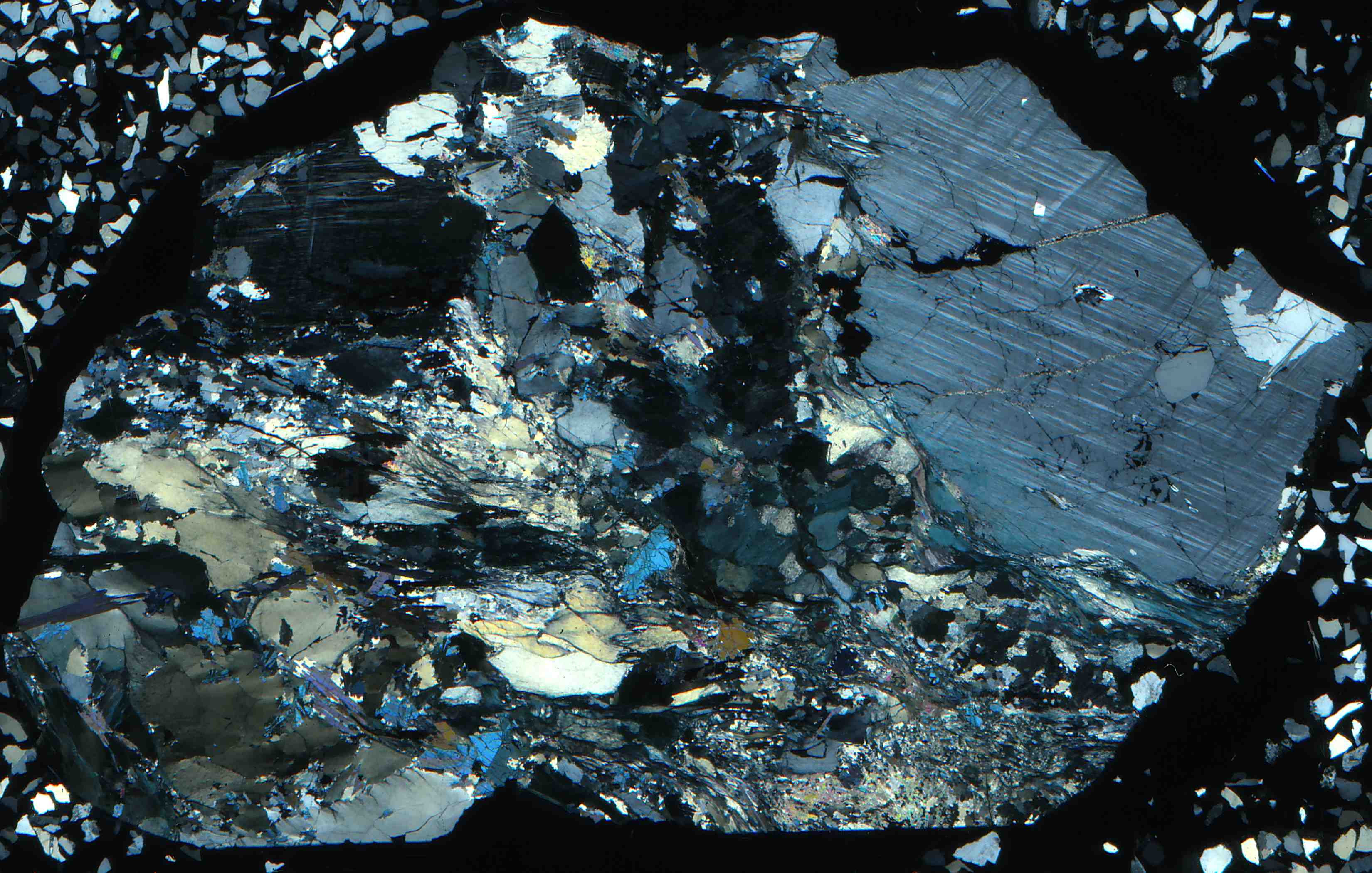 Madagascar dumortierite in thin section