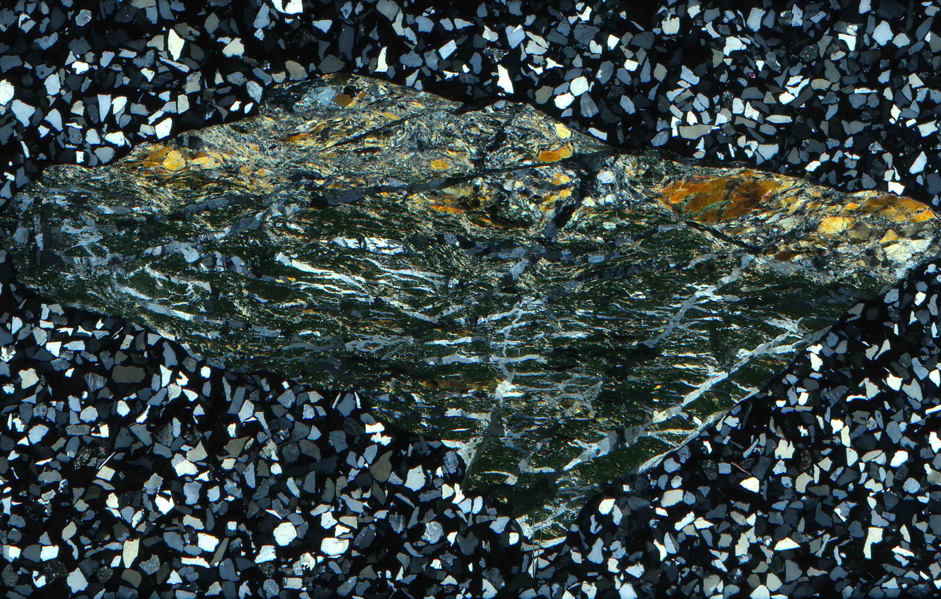 Burma kosmochlor and eckermannite jadeitite in thin section