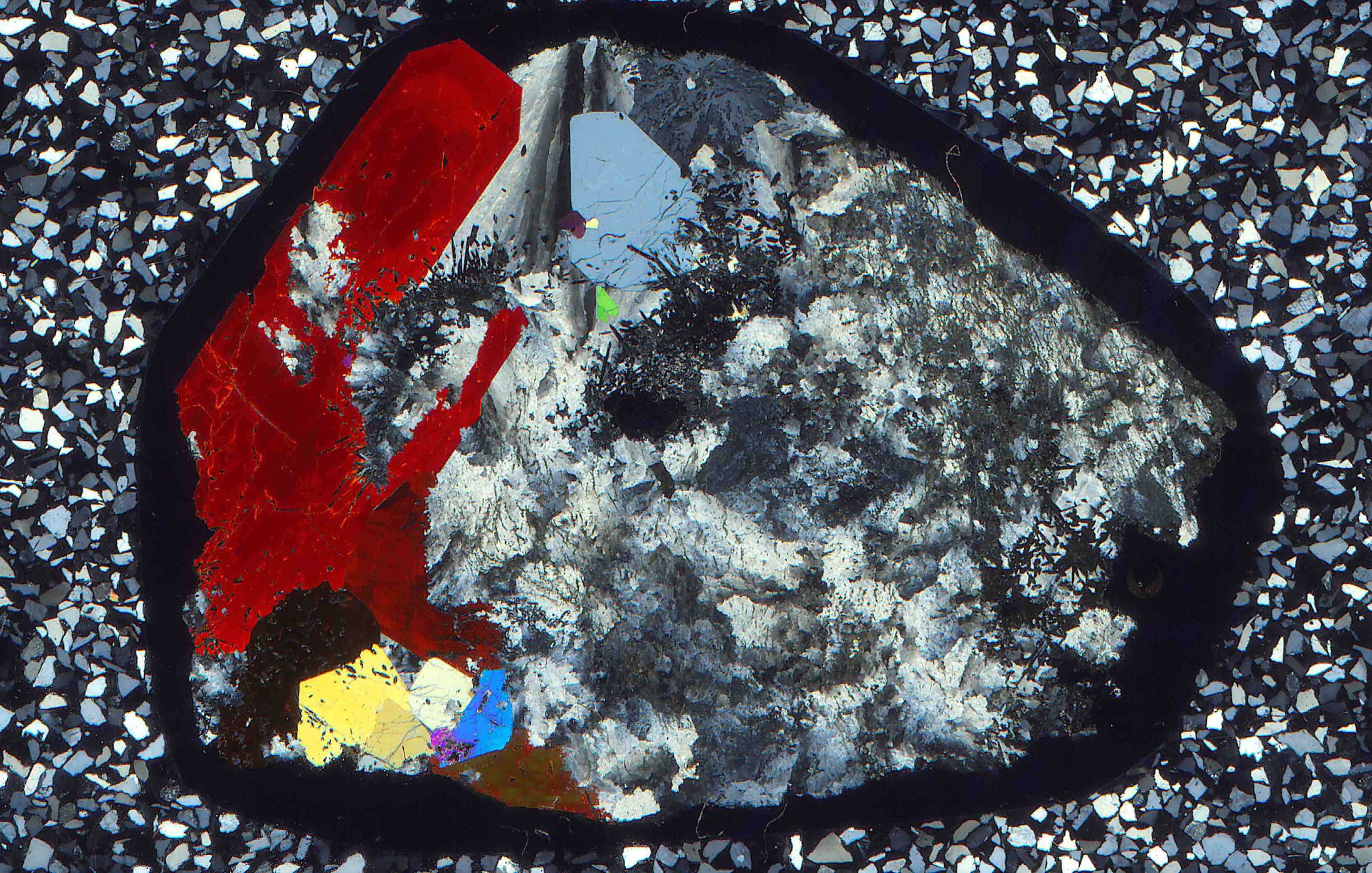 neptunite and benitoite in thin section from California