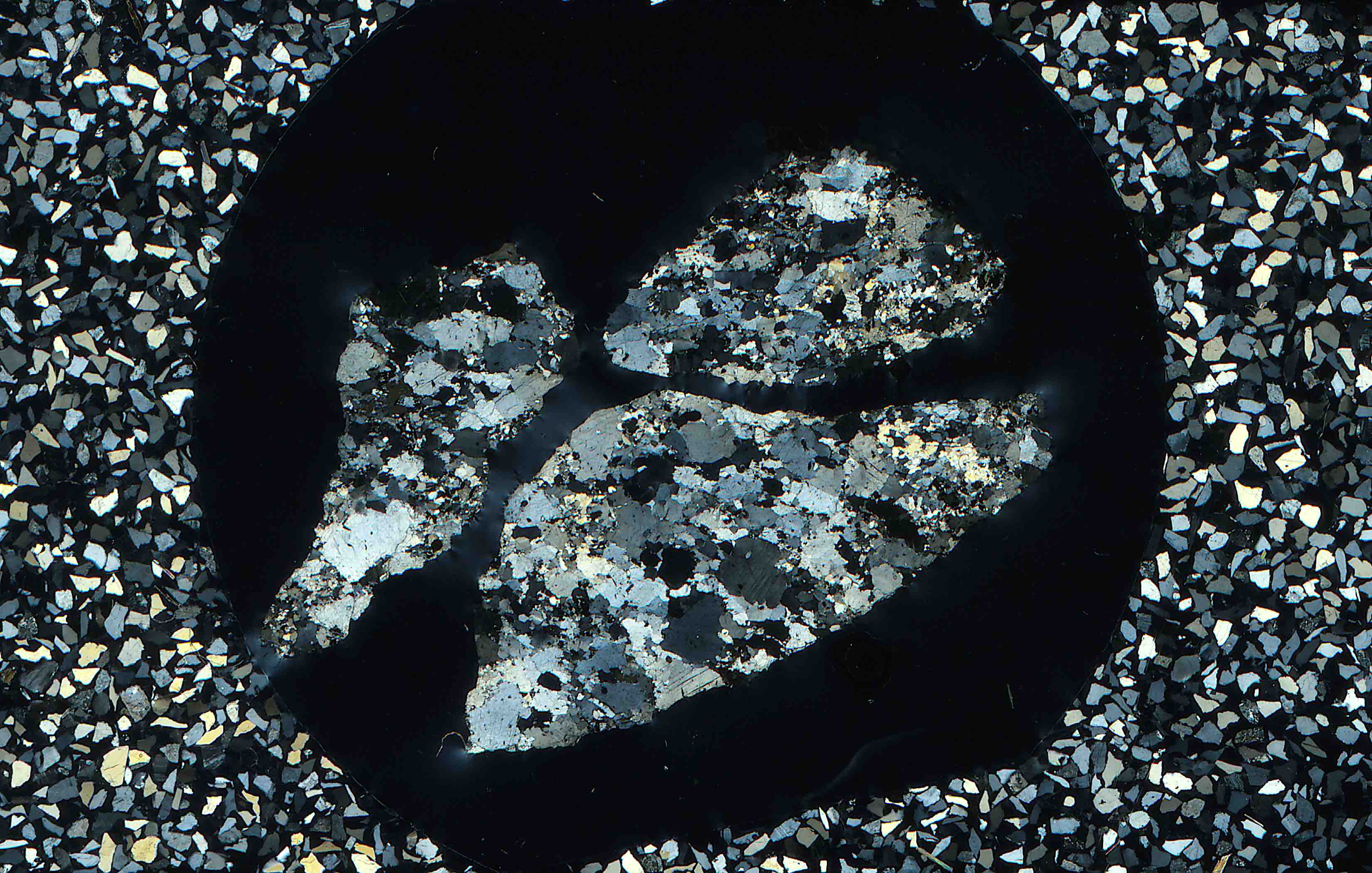 zincohögbomite in thin section