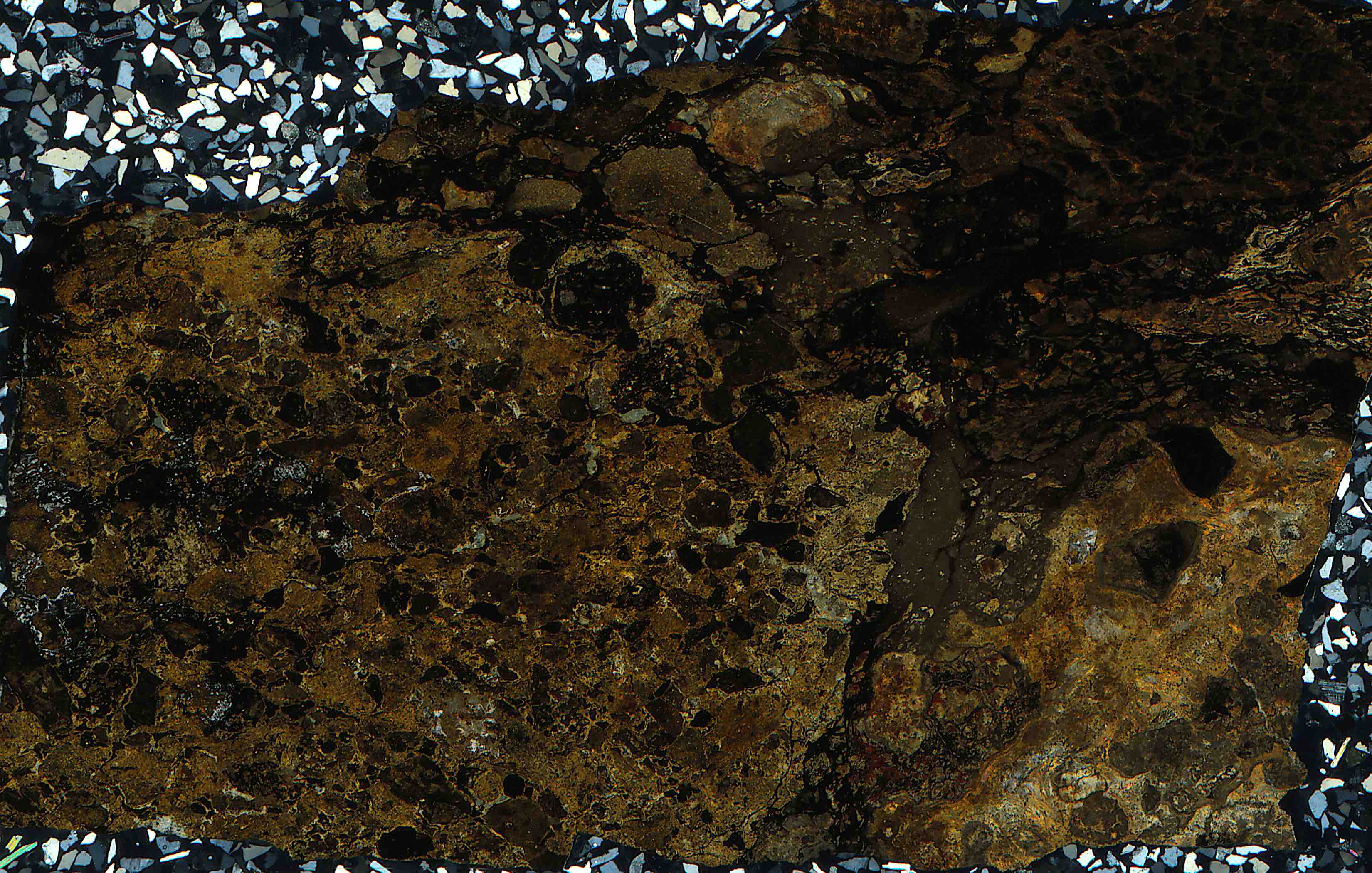 pumpellyite-(Mn2+) in thin section