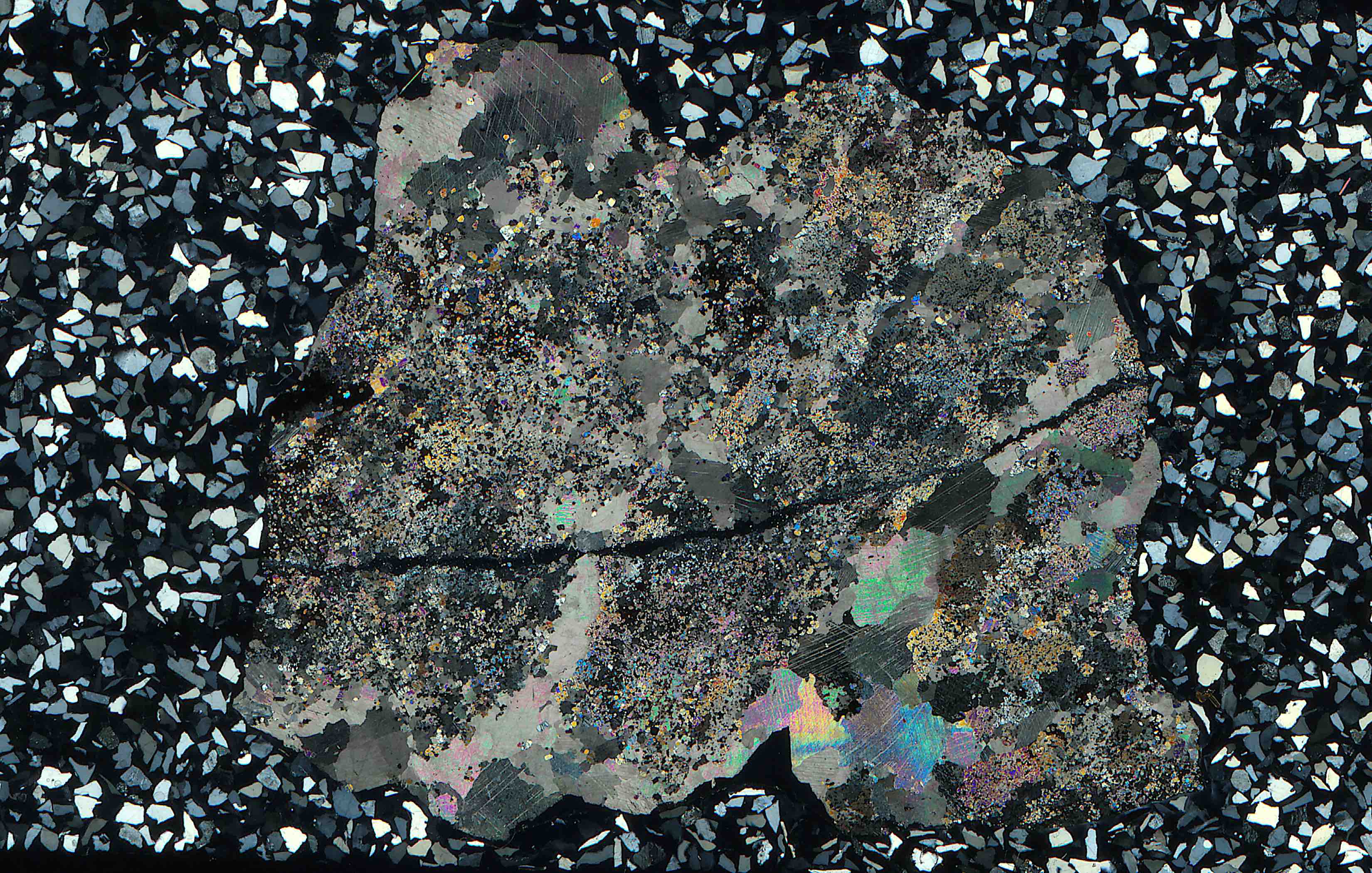 geikielite and spinel in thin section
