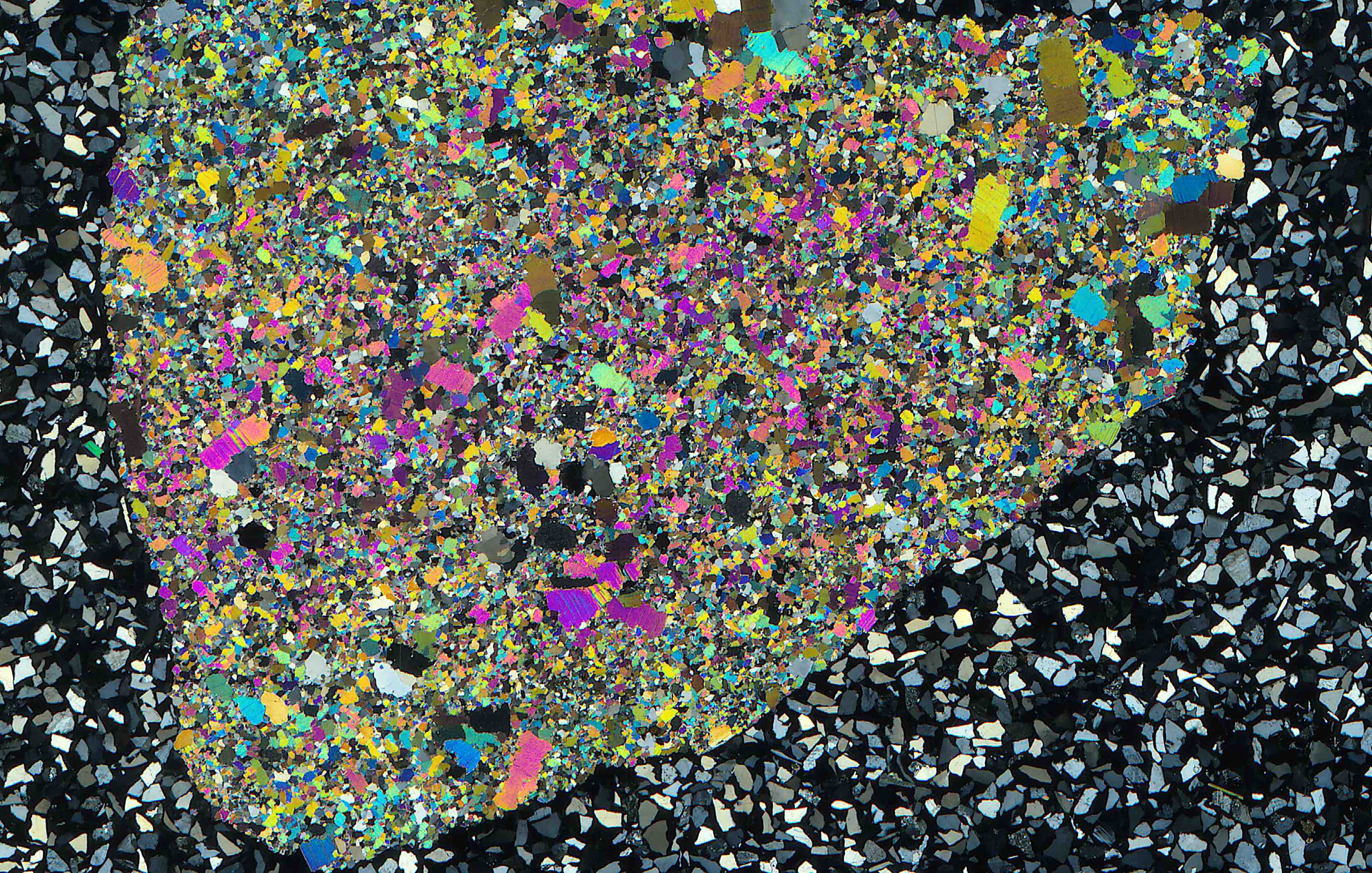 wodginite and Rb-muscovite in thin section